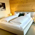 Location And Cozy Style דירה
